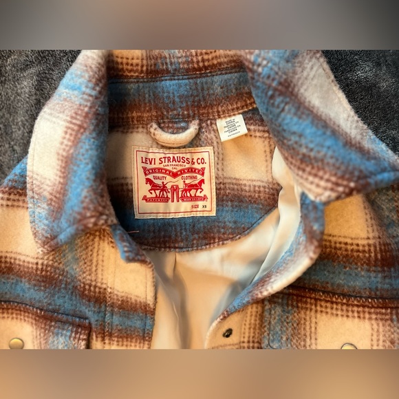 Levi’s wool coat
Excellent used condition - Picture 5 of 7